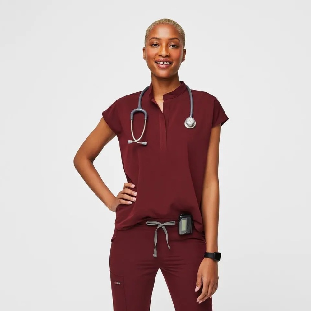 Figs Rafaela Burgundy Scrub Top Size Small